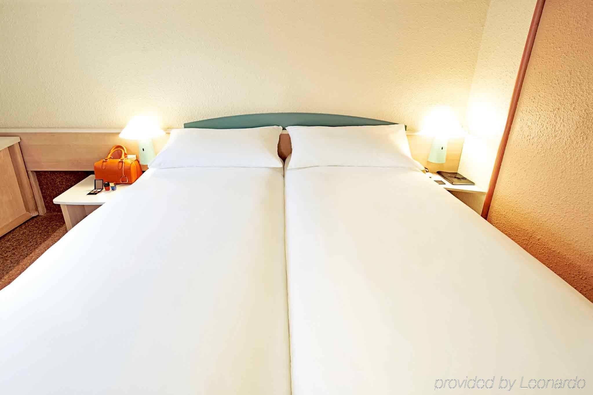 Ibis Budget Caen Porte De Bretagne Bretteville-sur-Odon Zewnętrze zdjęcie