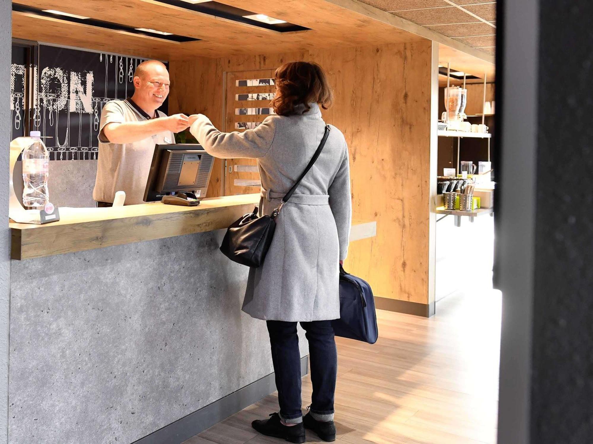 Ibis Budget Caen Porte De Bretagne Bretteville-sur-Odon Zewnętrze zdjęcie